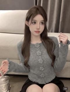 SHIENグレー 花のモチーフ ニットセーターのサムネイル
