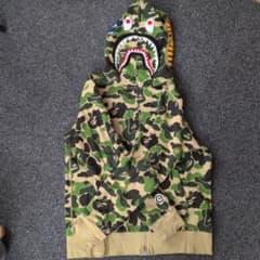 A BATHING APE 緑 シャークデザインのフルジップパーカーのサムネイル