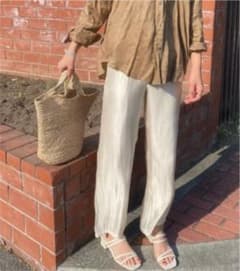 LAUIR  サテンライクタックパンツのサムネイル