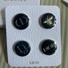 DIOR ピンバッジ 4点セット　非売品のサムネイル