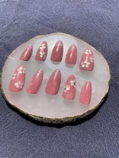 桜ネイルのサムネイル