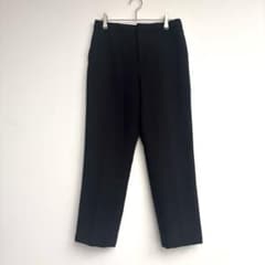UNIQLOユニクロ感動ストレートパンツ黒 L レディース予備ボタンありのサムネイル