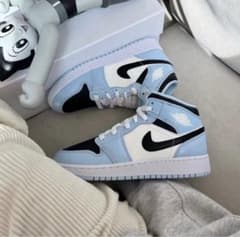 Nike GS Air Jordan 1 Mid "Ice Blue"のサムネイル
