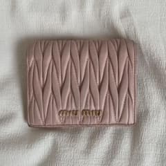 miumiu 二つ折り財布のサムネイル