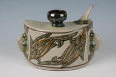 琉球壺屋焼 登り窯 金城敏幸　窓絵双魚文抱瓶（中） 琉球壺屋焼 登り窯 金城敏幸 窓絵双魚文抱瓶（中） - メルカリ