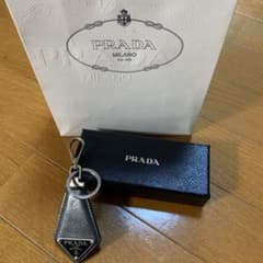 プラダ  キーホルダー キーリングのサムネイル