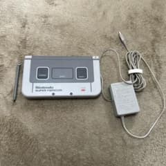 Nintendo 3DS LLスーパーファミコンエディションのサムネイル
