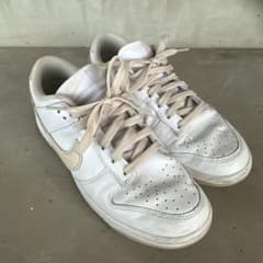 Nike ダンクLOWホワイトとパールホワイトのカラーのサムネイル