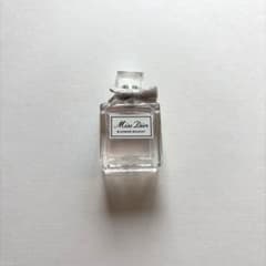 Miss Dior Blooming Bouquet 香水 ミニサイズのサムネイル