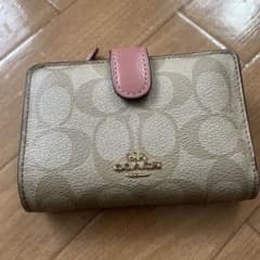coach 二つ折り財布のサムネイル