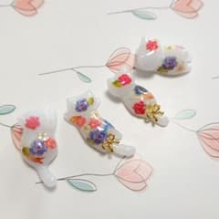 レジン　和花白猫ちゃん　じゃれ猫ぐで猫はこ猫とびつき猫　ハンドメイドパーツのサムネイル