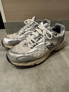 New Balance 725.シルバー スニーカーのサムネイル