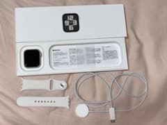 Apple Watch SE (第2世代)本体 40mm ホワイトバンド付きのサムネイル