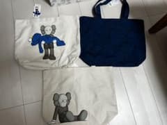 ユニクロ×カウズ（KAWS）トートセットのサムネイル