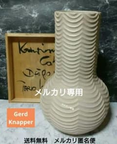 【ゲルト•クナッパー】白釉波形削文長頸花瓶 ゲルト•クナッパー】白釉波形削文長頸花瓶 - メルカリ