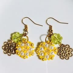 花 ビーズ ピアス イヤリング ハンドメイド プレゼント バレンタインのサムネイル