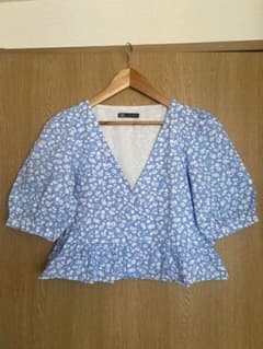 ZARA 花柄ブラウスのサムネイル