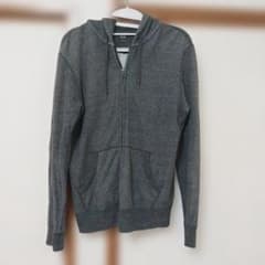 UNIQLO ダークグレー フルジップフードジャケットのサムネイル
