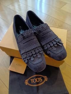 TOD'S 38サイズ★スエード フリンジ ローファー ブラウン細身 TOD'S 38サイズ☆スエード フリンジ ローファー ブラウン細身 - メルカリ