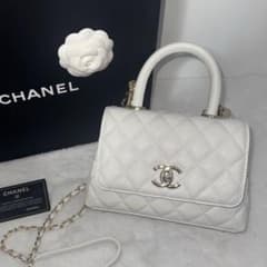 CHANELココハンドル19シャネルノベルティ♡ホワイトチェーントート CHANELココハンドル19シャネルノベルティ♡ホワイトチェーントート