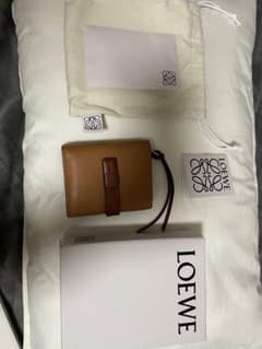 ロエベ　LOEWE 二つ折り財布のサムネイル
