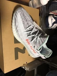 マイロ&ニア様専用  YEEZY BOOST 350 V2  adidasのサムネイル