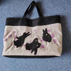 ウサギと花の刺繍トートバッグ、帯で作って貰いました。 大きめのカバンです。のサムネイル