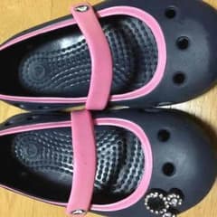 クロックス 女の子サンダルのサムネイル