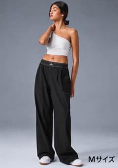 alo yoga カジュアルパンツ ブラック Mサイズ【新品】のサムネイル