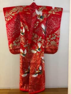ゴージャスな金孔雀 刺繍 色打掛 白無垢 金色の孔雀 結婚式 花嫁 白系