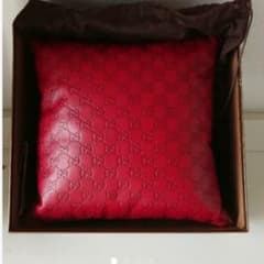 GUCCI 　グッチ　正規品【新品未使用】レザークッション グッチシマ 赤 GUCCI グッチ 正規品【新品未使用】レザークッション グッチシマ 赤