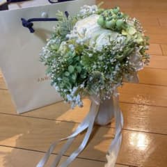 ウェディングブーケとブートニアセット　ホワイト×ライトグリーンのサムネイル