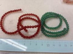 グリーンオニキスとレッドオニキス丸玉ビーズ 4mm玉 セットハンドメイド素材のサムネイル