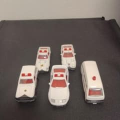 トミカ　パトカー　救急車のサムネイル