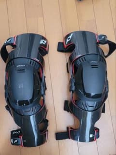 POD K700 カーボン製 ニーブレース 最上級モデル Lサイズ - メルカリ