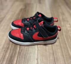NIKE キッズ スニーカー ブラック レッドのサムネイル