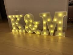 マーキーライト　K&M 蜂の巣ライト　イニシャルオブジェのサムネイル