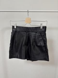 ZARAフェイクレザー ショートパンツのサムネイル