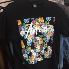 STUSSY Tシャツ 花柄 ブラック Sのサムネイル
