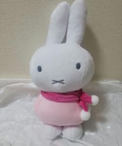 ミッフィー 特大ぬいぐるみ　ポンポンマフラー