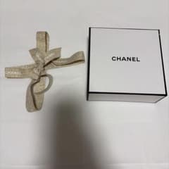 CHANEL ギフトボックス　白のサムネイル