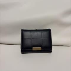 Tri-fold women's wallet
