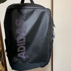 adidasのサムネイル