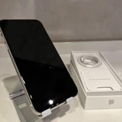 iPhone 11 ホワイト 128 GB auのサムネイル
