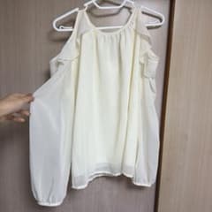 オフショルダー ブラウス ホワイト 長袖のサムネイル