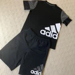 adidasの夏用トップスとハーフパンツのサムネイル