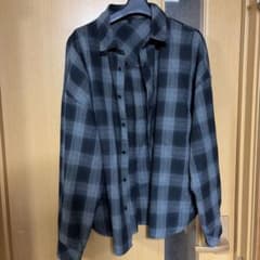 グレーとブラックのチェックフランネルシャツのサムネイル