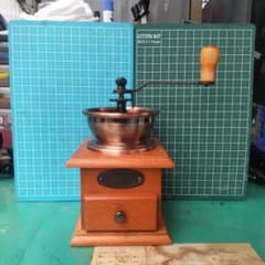 コーヒーミル 手動 木製 アンティーク風 カフェデザイン 【中古品】のサムネイル