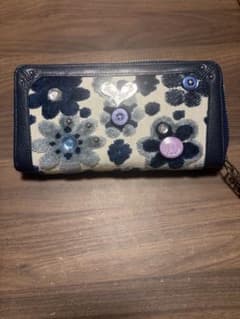 Think Bee! シンクビー 長財布 花柄 ブルー ホワイト ビジューのサムネイル