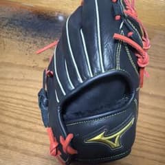 Mizuno プロフィア グローブ ソフトボール右投げ用 黒/赤子供用のサムネイル